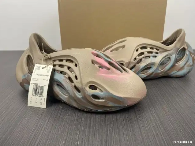Runner Adidas GY3969 Yeezy Foam 0529